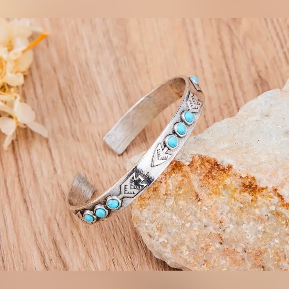 NEW Women’s Cuff Bangle Arrow Design Faux Turquoise Bracelet, adjustable, boho
